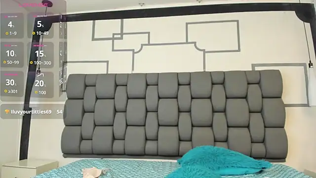 Snapshot of Jade_squirtt chatting on 10.18.25 Jade squirtt online show from 10.18.25