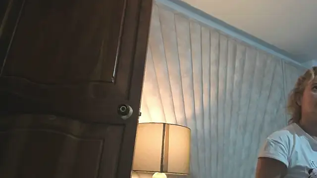 Snapshot of Jade_squirtt chatting on 10.27.25 Jade squirtt online show from 10.27.25