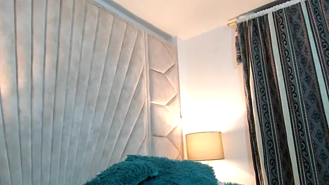 Snapshot of Jade_squirtt chatting on 10.29.25 Jade squirtt online show from 10.29.25