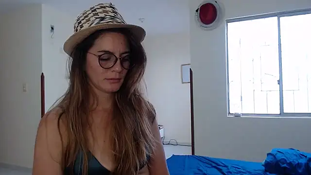 Snapshot of Hanny_24 chatting on 12.16.24 Hanny 24 online show from 12.16.24