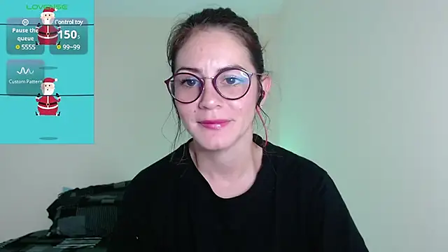 Snapshot of Hanny_24 chatting on 12.26.24 Hanny 24 online show from 12.26.24