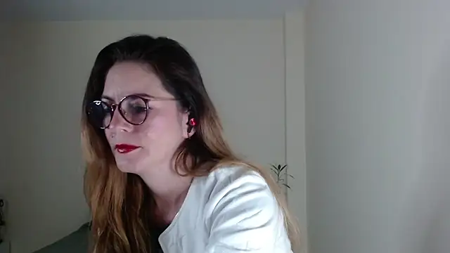 Snapshot of Hanny_24 chatting on 01.06.25 Hanny 24 online show from 01.06.25