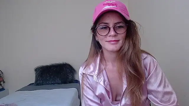 Snapshot of Hanny_24 chatting on 01.10.25 Hanny 24 online show from 01.10.25