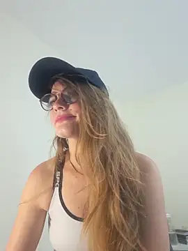 Snapshot of Hanny_24 chatting on 01.15.25 Hanny 24 online show from 01.15.25