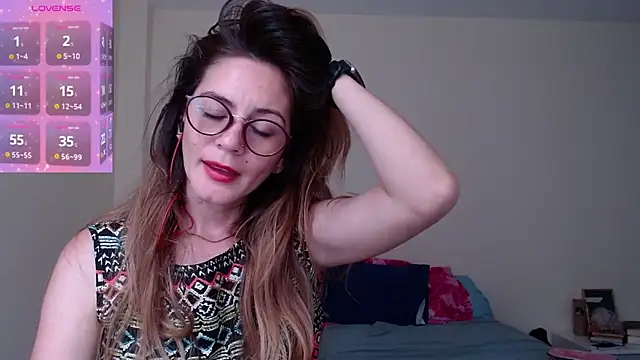 Snapshot of Hanny_24 chatting on 02.11.25 Hanny 24 online show from 02.11.25