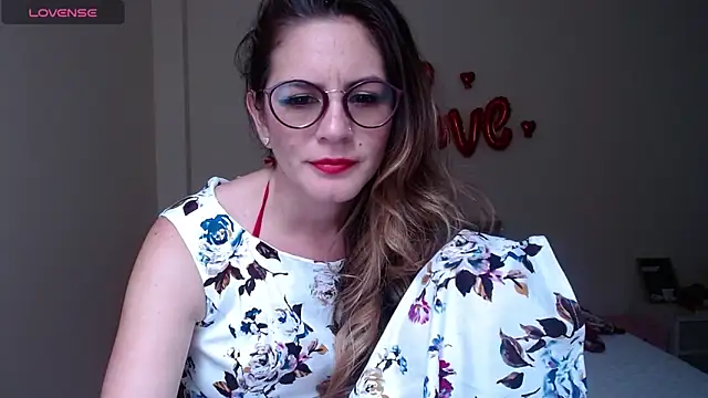 Snapshot of Hanny_24 chatting on 02.14.25 Hanny 24 online show from 02.14.25