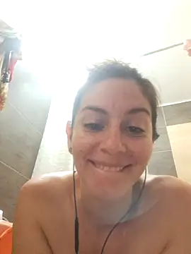 Snapshot of Hanny_24 chatting on 02.25.25 Hanny 24 online show from 02.25.25