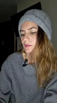 Snapshot of Hanny_24 chatting on 03.10.25 Hanny 24 online show from 03.10.25