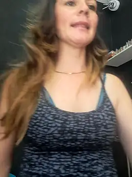 Snapshot of Hanny_24 chatting on 09.21.25 Hanny 24 online show from 09.21.25