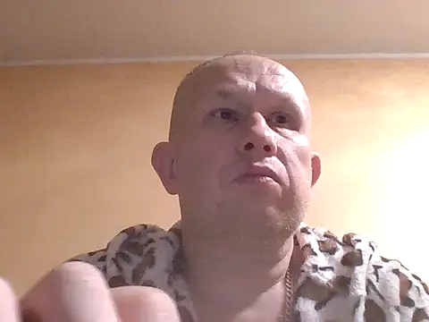 Snapshot of X46x chatting on 11.08.25 X46x online show from 11.08.25