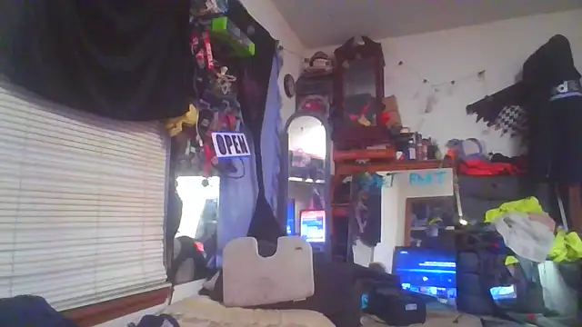 Snapshot of slinginbigD chatting on 02.05.25 slinginbigD online show from 02.05.25