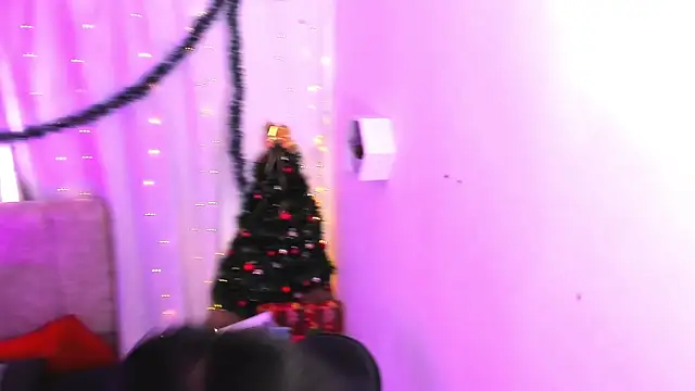 Snapshot of Little_Ivy chatting on 12.28.24 Little Ivy online show from 12.28.24