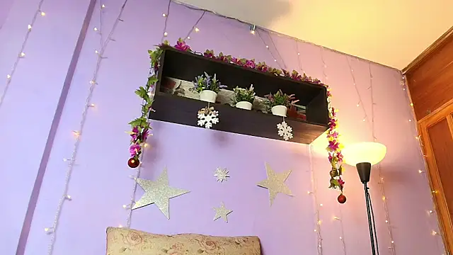 Little Ivy online show from 12.18.25