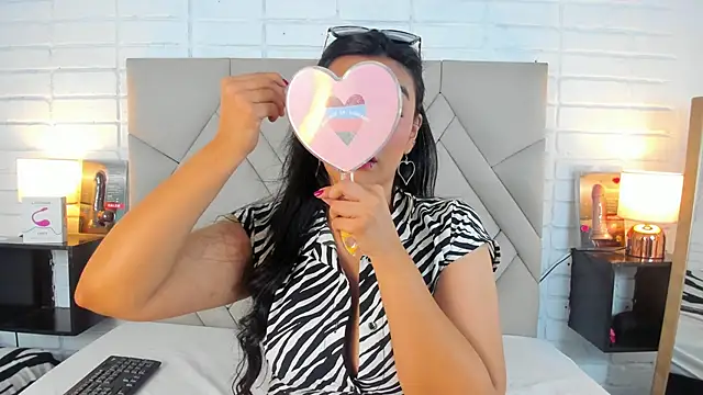 Isis Osman online show from 03.07.25