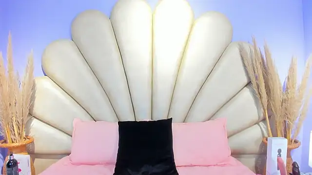 Isis Osman online show from 04.15.26