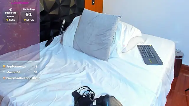 Wendy Marchall online show from 02.24.25