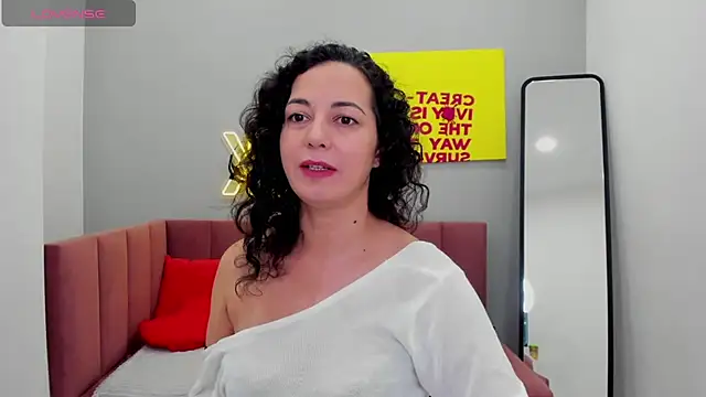 Linda Insatiable online show from 11.18.25