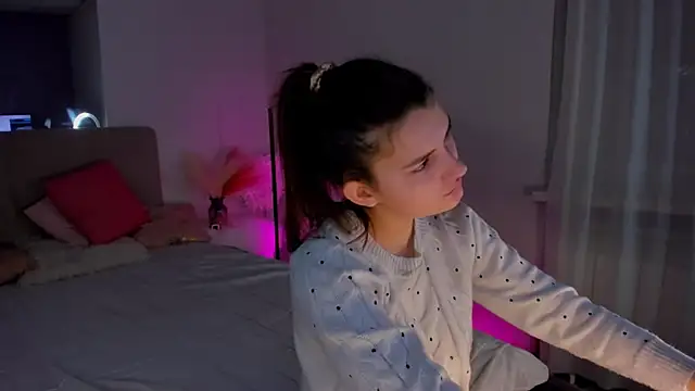 Laura Leee online show from 02.15.25