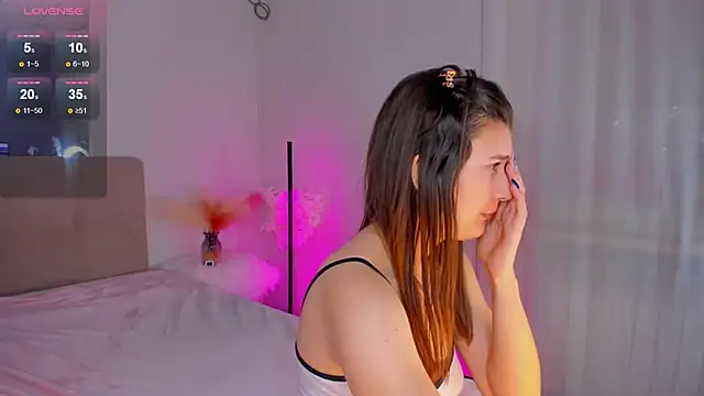 Laura Leee online show from 03.08.25