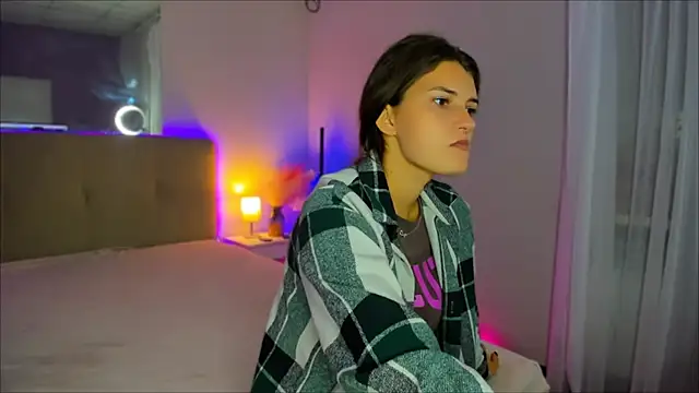 Laura Leee online show from 09.23.25