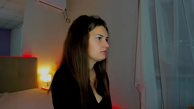 Laura Leee online show from 10.05.25