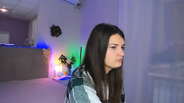 Laura Leee online show from 12.23.25