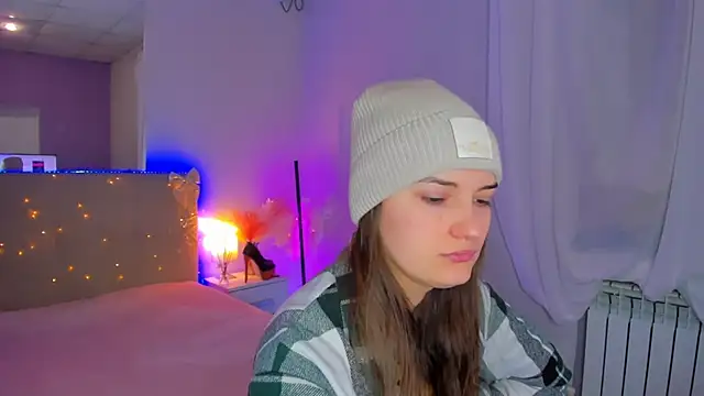 Snapshot of Laura_Leee chatting on 02.08.26 Laura Leee online show from 02.08.26