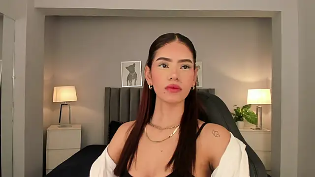 Snapshot of Madie__collins chatting on 03.19.25 Madie collins online show from 03.19.25