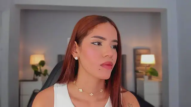 Snapshot of Madie__collins chatting on 10.01.25 Madie collins online show from 10.01.25