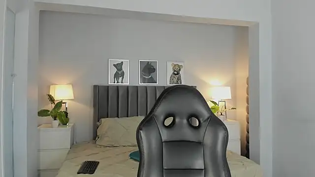 Snapshot of Madie__collins chatting on 11.12.25 Madie collins online show from 11.12.25