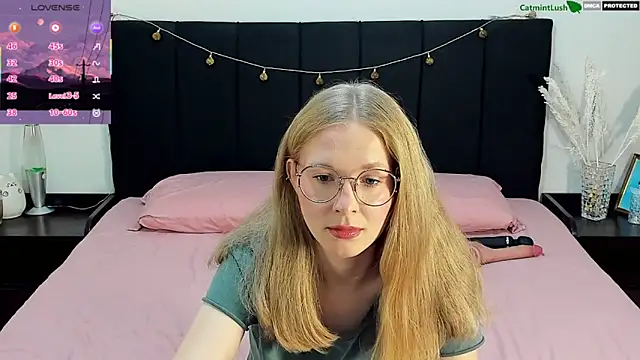Snapshot of CatmintLush chatting on 06.14.26 CatmintLush online show from 06.14.26