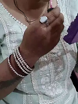 Snapshot of Urmila_bhabhii chatting on 03.25.26 Urmila bhabhii online show from 03.25.26