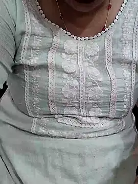 Snapshot of Urmila_bhabhii chatting on 04.11.26 Urmila bhabhii online show from 04.11.26