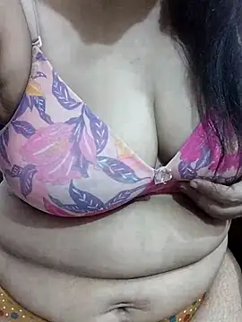 Snapshot of Urmila_bhabhii chatting on 04.13.26 Urmila bhabhii online show from 04.13.26