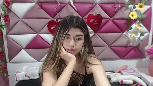 Snapshot of NahomiConnor_ chatting on 02.13.25 NahomiConnor online show from 02.13.25