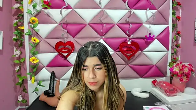 Snapshot of NahomiConnor_ chatting on 03.08.25 NahomiConnor online show from 03.08.25