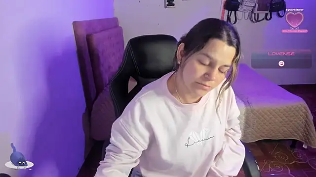 Snapshot of Sabrina_Hall_ chatting on 11.22.25 Sabrina Hall online show from 11.22.25