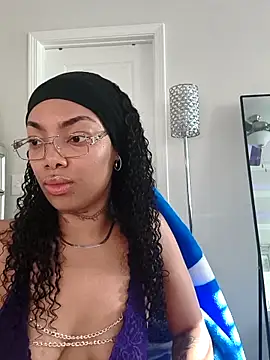 Snapshot of butterflybootyy chatting on 05.18.26 butterflybootyy online show from 05.18.26