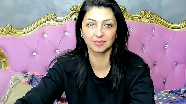 Snapshot of DivinSandra chatting on 02.27.25 DivinSandra online show from 02.27.25