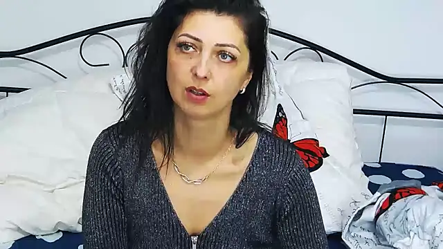 Snapshot of DivinSandra chatting on 03.21.25 DivinSandra online show from 03.21.25