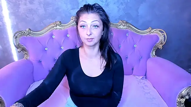 Snapshot of DivinSandra chatting on 09.26.25 DivinSandra online show from 09.26.25