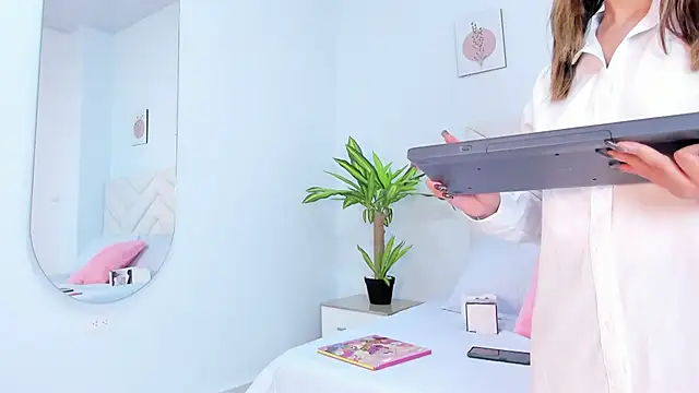 Bella reaset18 online show from 12.07.24