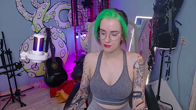 Snapshot of Cumpotik_Eve chatting on 06.18.26 Cumpotik Eve online show from 06.18.26
