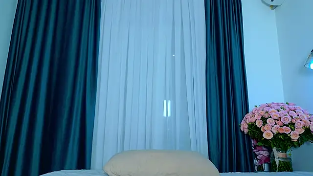 Brenda M00n online show from 11.26.25