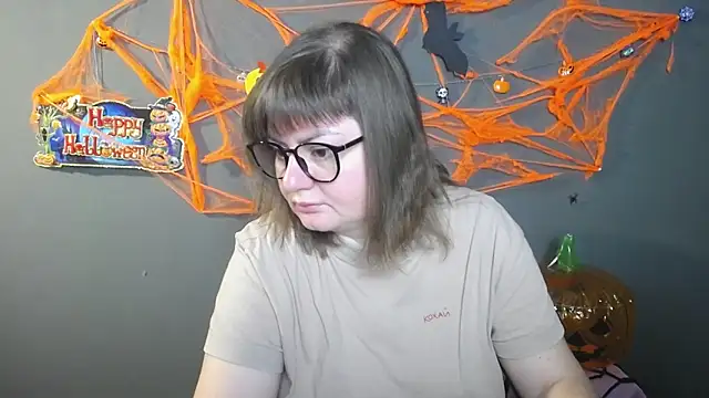 ZannaDreil online show from 10.13.25