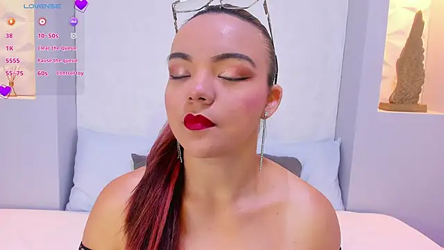 Snapshot of EmilyRouss_ chatting on 02.28.25 EmilyRouss online show from 02.28.25