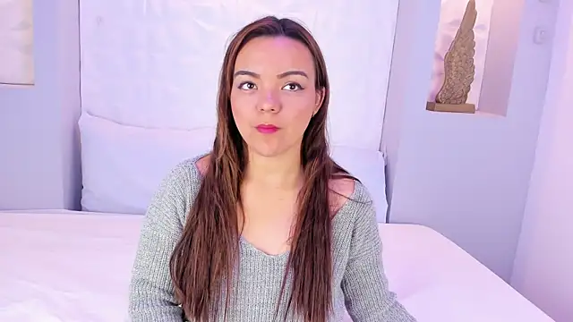 Snapshot of EmilyRouss_ chatting on 11.24.25 EmilyRouss online show from 11.24.25