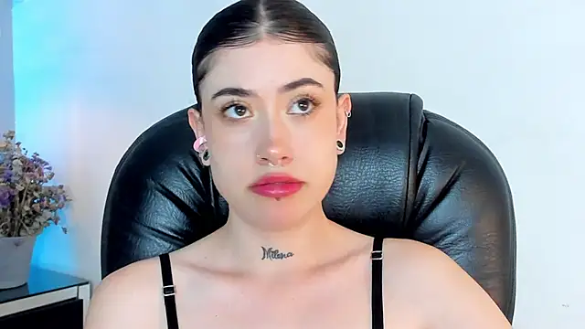 melody suarez online show from 12.31.24