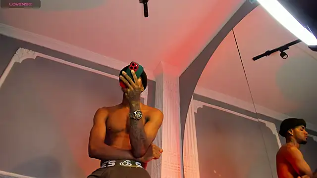 Snapshot of AaronCruz_ chatting on 09.10.25 AaronCruz online show from 09.10.25