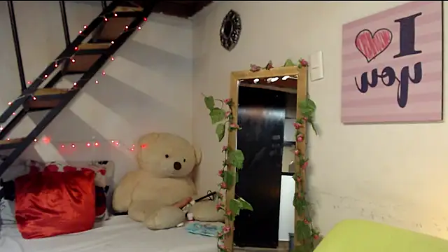 Snapshot of luna_sky83 chatting on 02.04.25 luna sky83 online show from 02.04.25